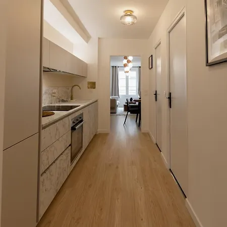 Tropez - Place Des Lices Апартаменты *
